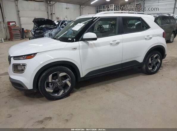 KMHRC8A30TU421747 2026 HYUNDAI VENUE White წინა მარცხენა ხედი სამი მეოთხედიდან