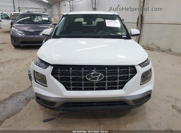 KMHRC8A30TU421747 2026 HYUNDAI VENUE White ხელსაწყოთა პანელის ხედი