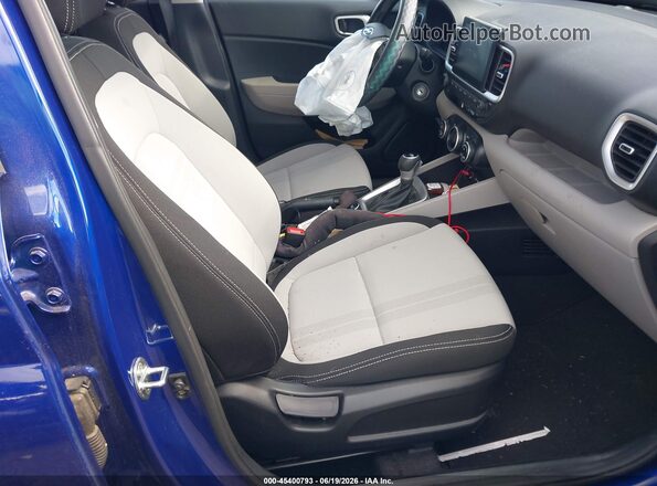 KMHRC8A31PU217237 2023 HYUNDAI VENUE Синий Вид салона спереди