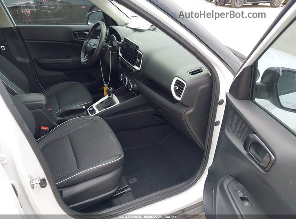 KMHRC8A31RU324341 2024 HYUNDAI VENUE White წინა სალონის ხედი