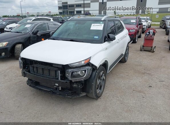 KMHRC8A31RU324341 2024 HYUNDAI VENUE White წინა მარცხენა ხედი სამი მეოთხედიდან