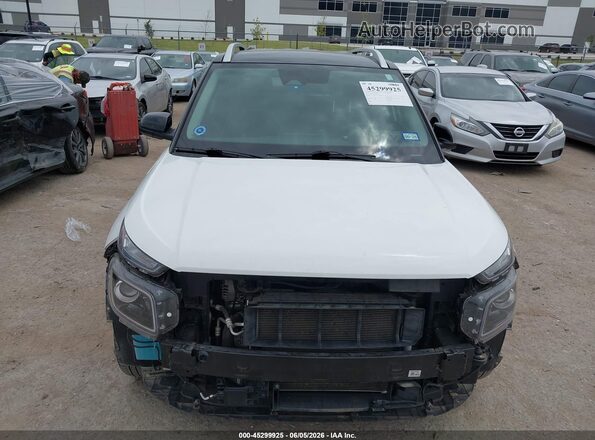 KMHRC8A31RU324341 2024 HYUNDAI VENUE White უკანა სალონის ხედი