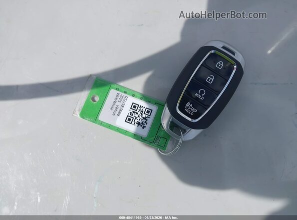 KMHRC8A31SU387669 2025 HYUNDAI VENUE White წინა პანელის ხედი
