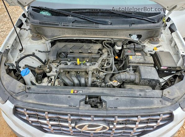 KMHRC8A32PU224018 2023 HYUNDAI VENUE White Vista interior trasera