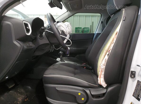 KMHRC8A32PU275681 2023 HYUNDAI VENUE White Front interior view