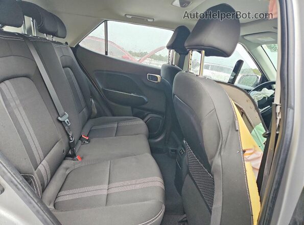 KMHRC8A32RU303658 2024 HYUNDAI VENUE Gray Սալոնի հետևի տեսք