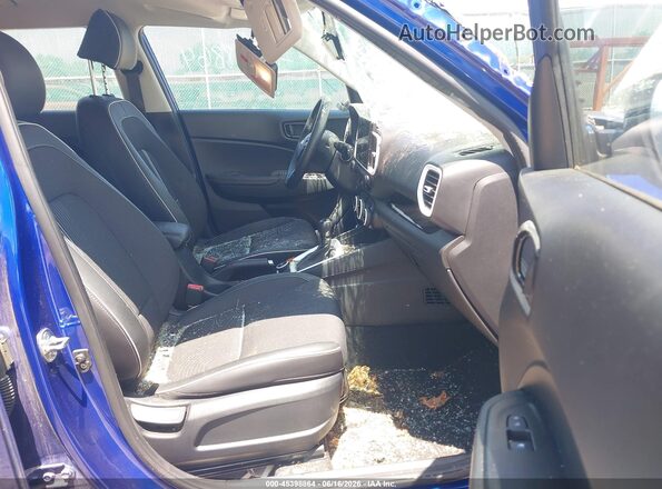 KMHRC8A32RU305233 2024 HYUNDAI VENUE Blue Front interior view