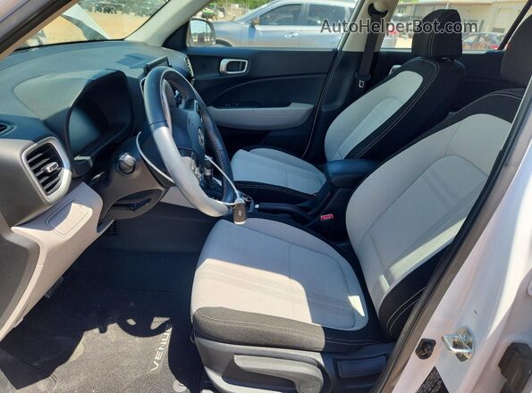 KMHRC8A33RU290032 2024 HYUNDAI VENUE White Widok wnętrza z przodu