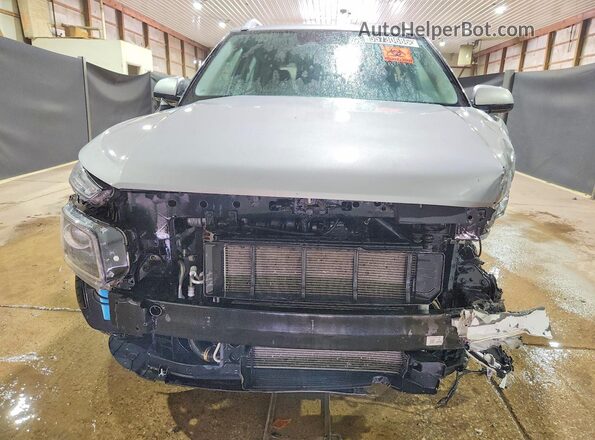 KMHRC8A33SU372073 2025 HYUNDAI VENUE Серебряный Вид спереди