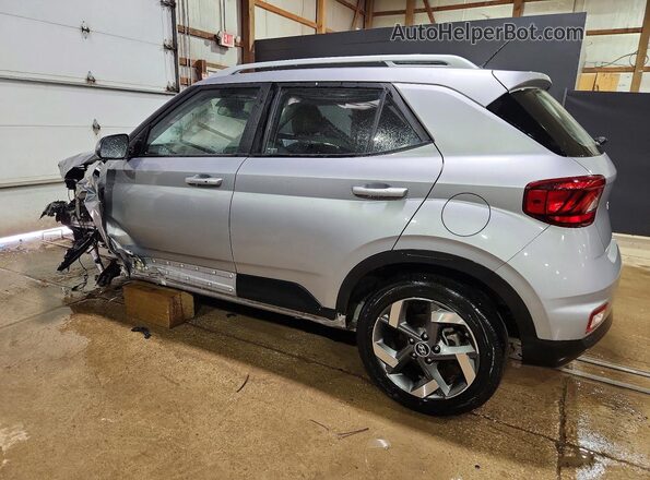 KMHRC8A33SU372073 2025 HYUNDAI VENUE Серебряный Задняя левая четверть