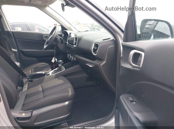 KMHRC8A33SU413561 2025 HYUNDAI VENUE Silver Front interior view