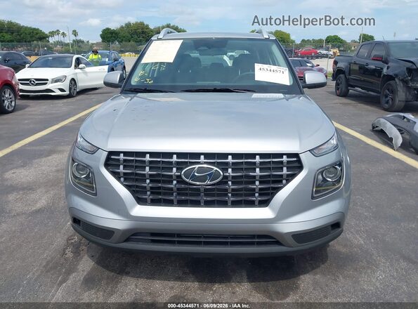 KMHRC8A33SU413561 2025 HYUNDAI VENUE Silver Rear interior view