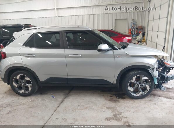 KMHRC8A34MU072156 2021 HYUNDAI VENUE Silver Սալոնի հետևի տեսք