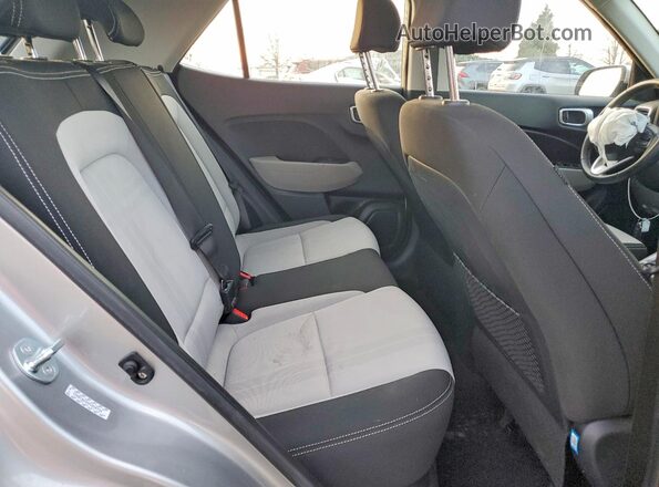 KMHRC8A34PU250734 2023 HYUNDAI VENUE Silver Вид задньої частини салону