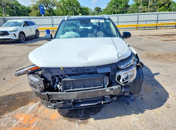 KMHRC8A34RU310417 2024 HYUNDAI VENUE White Вид спереду