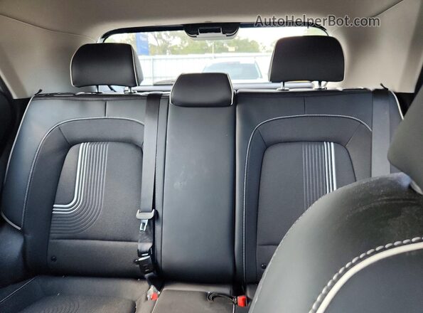 KMHRC8A34RU310417 2024 HYUNDAI VENUE White Вид задніх сидінь