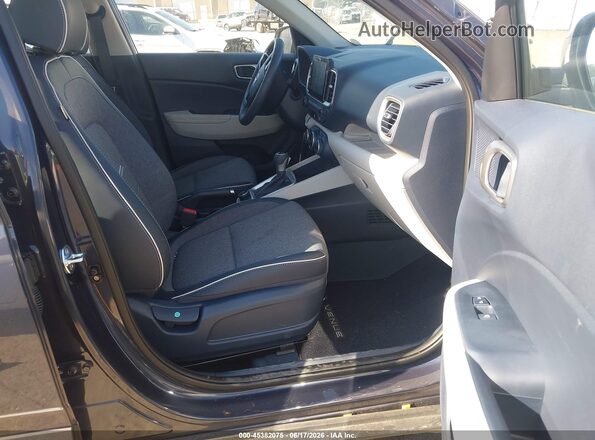 KMHRC8A35TU448040 2026 HYUNDAI VENUE Синий Вид салона спереди