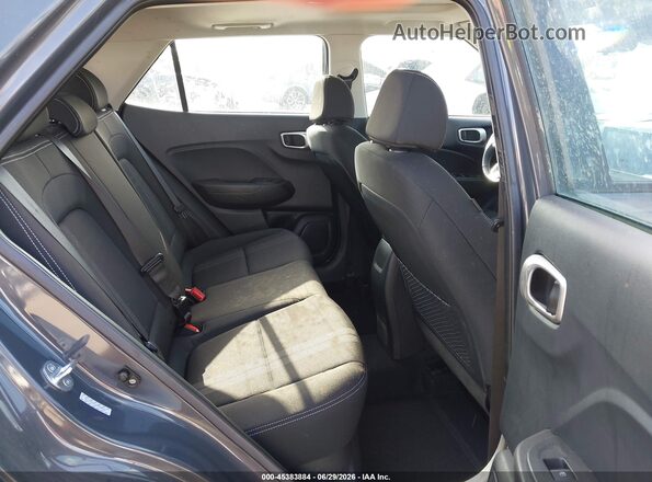 KMHRC8A37PU251375 2023 HYUNDAI VENUE Gray Widok naklejki z numerem VIN