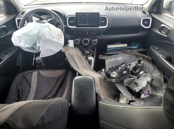 KMHRC8A37RU305549 2024 HYUNDAI VENUE White Առջևի վահանակի տեսք