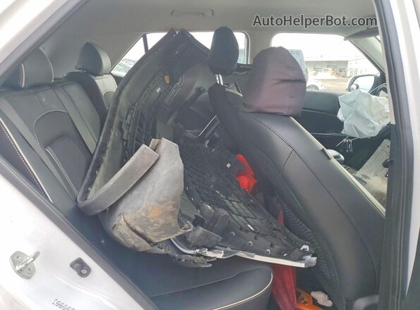 KMHRC8A37RU305549 2024 HYUNDAI VENUE White Հետևի նստատեղերի տեսք