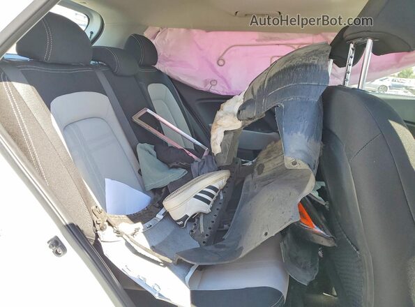KMHRC8A37RU322321 2024 HYUNDAI VENUE Белый Вид задней части салона
