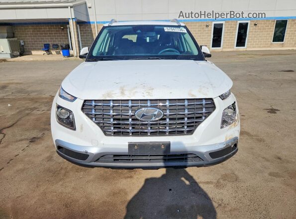 KMHRC8A38NU139665 2022 HYUNDAI VENUE White Вид спереду