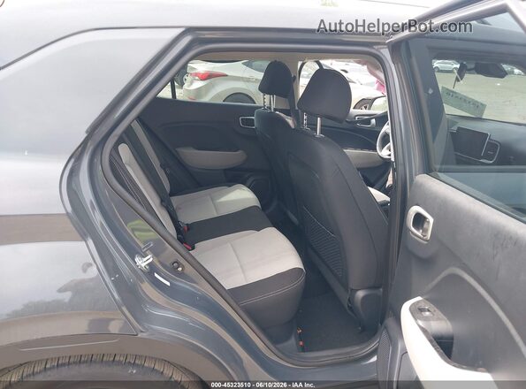 KMHRC8A39PU260921 2023 HYUNDAI VENUE Gray Widok naklejki z numerem VIN