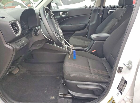 KMHRC8A3XMU070539 2021 HYUNDAI VENUE White 