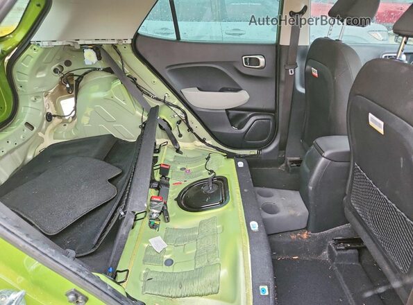 KMHRC8A3XMU078317 2021 HYUNDAI VENUE Green Rear interior view