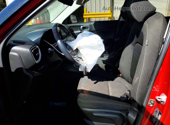 KMHRC8A3XMU114216 2021 HYUNDAI VENUE Красный Вид салона спереди