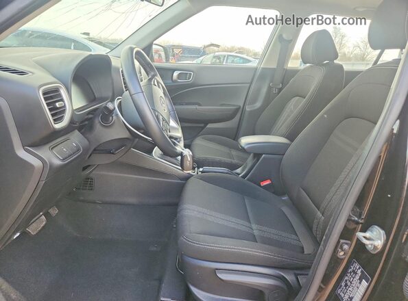 KMHRC8A3XRU330039 2024 HYUNDAI VENUE Black Widok wnętrza z przodu