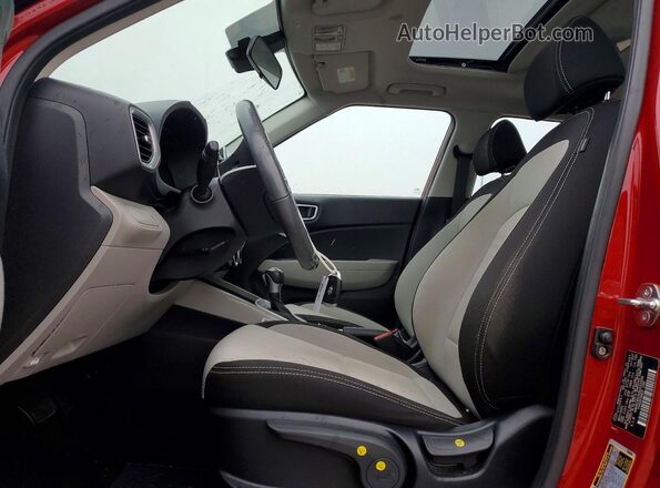 KMHRC8A3XRU332096 2024 HYUNDAI VENUE Бордовый Вид салона спереди