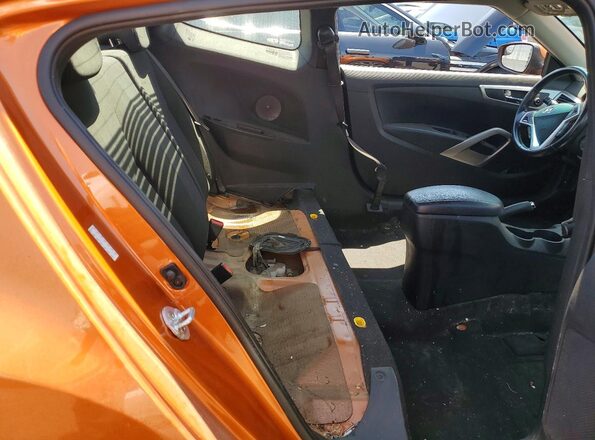 KMHTC6AD0HU306303 2017 HYUNDAI VELOSTER Orange Vista de los asientos traseros