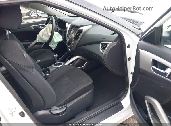 KMHTC6AD2GU256406 2016 HYUNDAI VELOSTER White Front interior view
