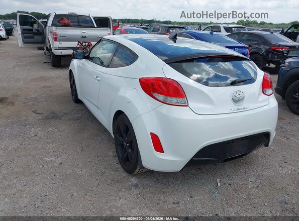 KMHTC6AD5GU257808 2016 HYUNDAI VOLESTER White Rear left