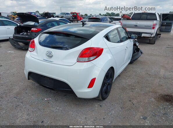 KMHTC6AD5GU257808 2016 HYUNDAI VOLESTER White Rear right