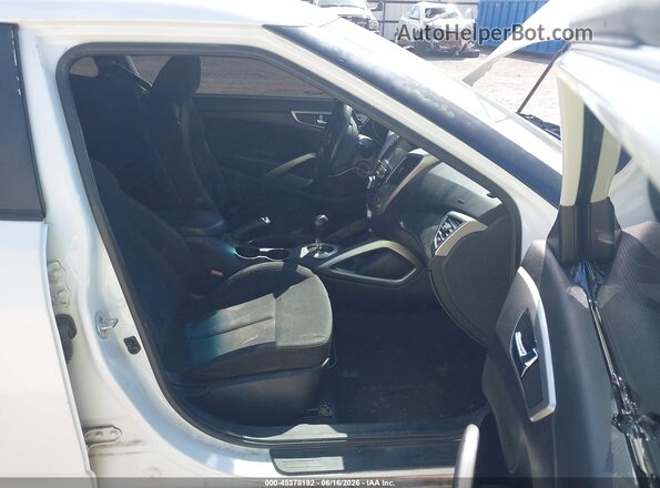 KMHTC6AD6HU310744 2017 HYUNDAI VELOSTER White Widok wnętrza z przodu