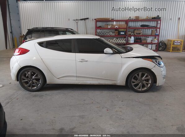 KMHTC6AD8HU310647 2017 HYUNDAI VELOSTER Белый Вид задней части салона