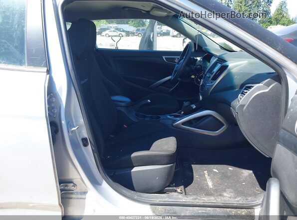 KMHTC6AD9GU283618 2016 HYUNDAI VELOSTER Серебряный Вид салона спереди