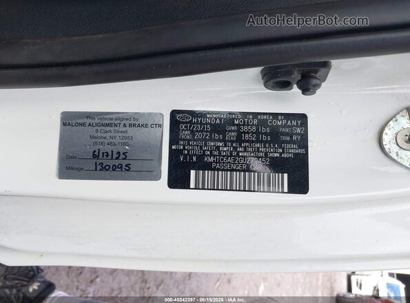 KMHTC6AE2GU279452 2016 HYUNDAI VELOSTER White Engine compartment view