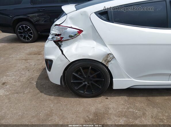 KMHTC6AE8GU248979 2016 HYUNDAI VELOSTER White Widok wnętrza z tyłu