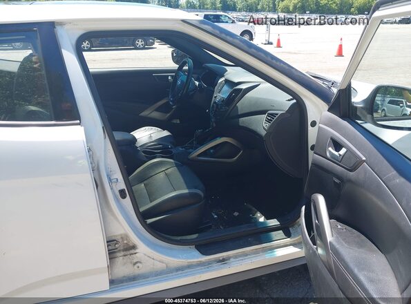 KMHTC6AE9GU286737 2016 HYUNDAI VELOSTER Белый Вид салона спереди