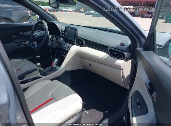 KMHTH6AB8KU006726 2019 HYUNDAI VELOSTER Light Blue Front interior view