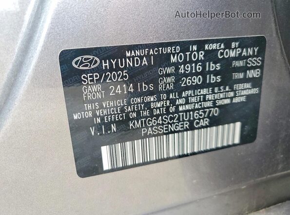 KMTG64SC2TU165770 2026 GENESIS G70 Silver Vista del compartimento del motor