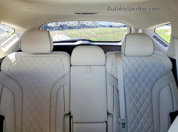KMUHCESC2RU171303 2024 GENESIS GV80 White Rear seats view