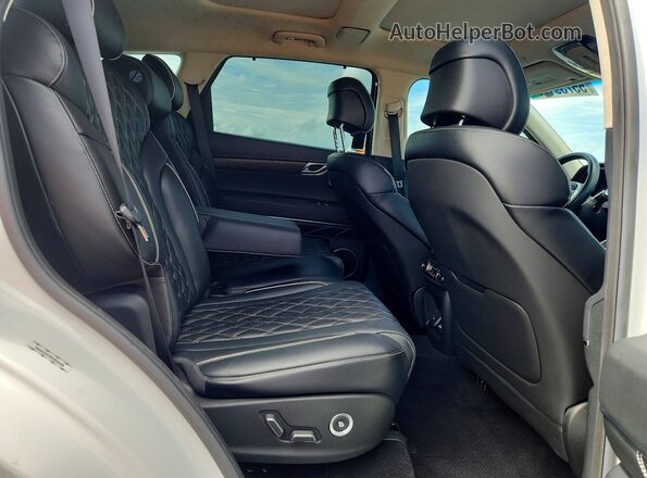 KMUHCESC8MU056990 2021 GENESIS GV80 White Rear interior view