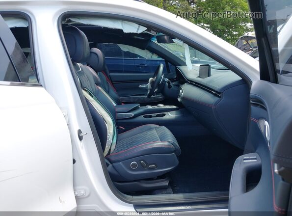KMUMCDTC7NU012682 2022 GENESIS GV70 White წინა სალონის ხედი