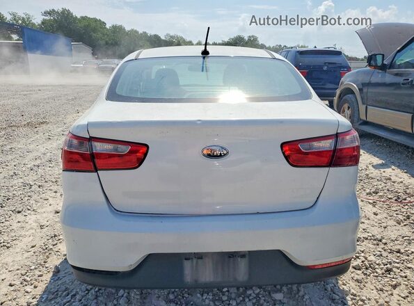 KNADM4A32G6597453 2016 KIA RIO White Հետևի տեսք