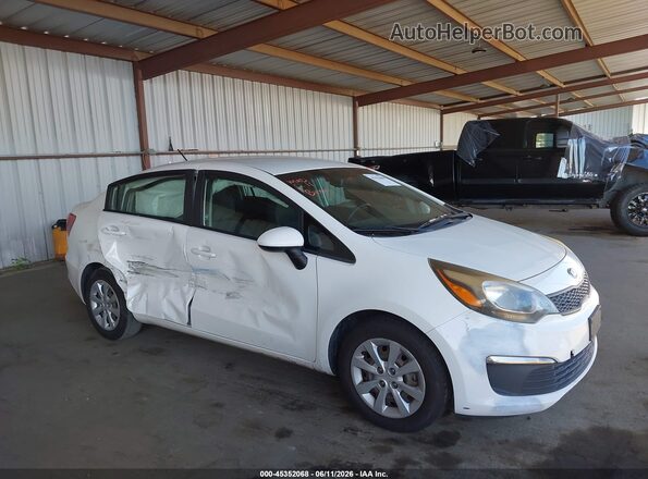 KNADM4A35H6025665 2017 KIA RIO White Widok z przodu