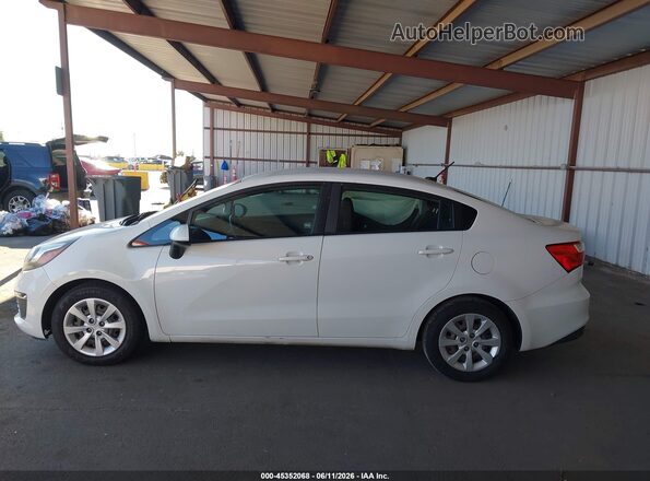 KNADM4A35H6025665 2017 KIA RIO White Widok wnętrza 360 stopni